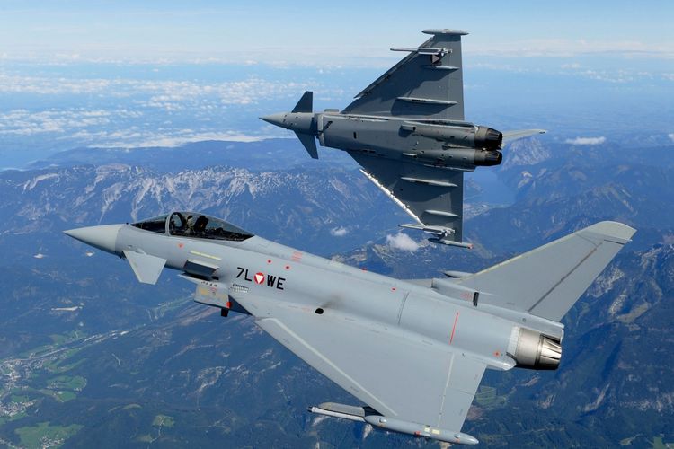 Pesawat tempur Eurofighter Typhoon milik AU Austria.