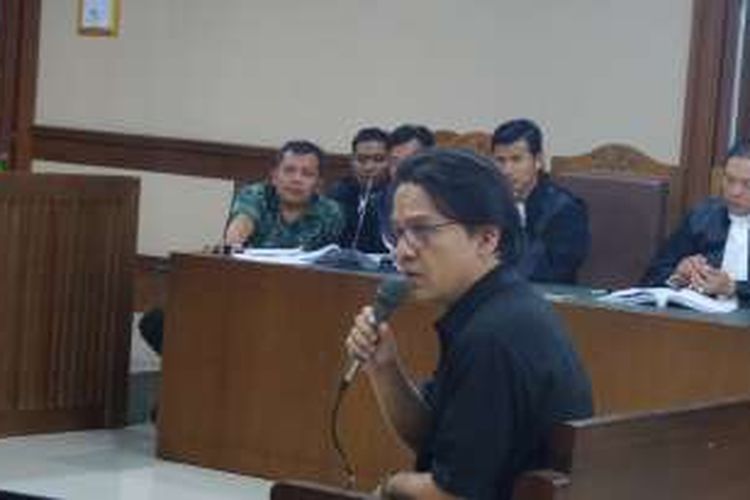 Raoul Adhitya Wiranatakusumah saat bersaksi untuk terdakwa panitera Muhammad Santoso di Pengadilan Tipikor Jakarta, Senin (19/12/2016).