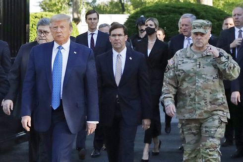Foto Op Bersama Trump Depan Gereja, Jenderal Ini Akui Kesalahannya