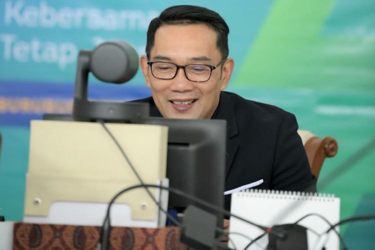 Gubernur Jawa Barat Ridwan Kamil saat menjadi pembicara Road to Indonesia Digital Conference (IDC) 2021 secara virtual, Selasa (16/11/2021).

