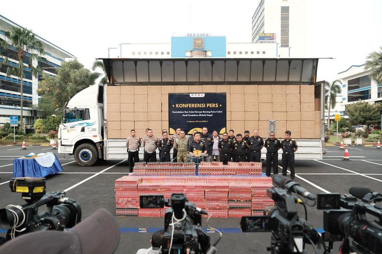 Penampakan 8,9 Juta Batang Rokok Ilegal yang Disita Beacukai