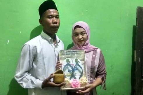 Viral, Video Pria di Lombok Nikahi Kekasihnya dengan Maskawin Sandal Jepit dan Segelas Air