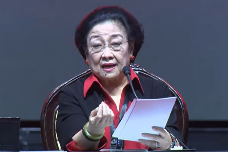 Ketua Umum PDI Perjuangan (PDI-P) Megawati Soekarnoputri berpidato di acara HUT Ke-50 PDI-P hari ini, Selasa (10/1/2023). Megawati mengatakan dirinya sudah masuk kasepuhan sehingga berpidato sambil duduk.