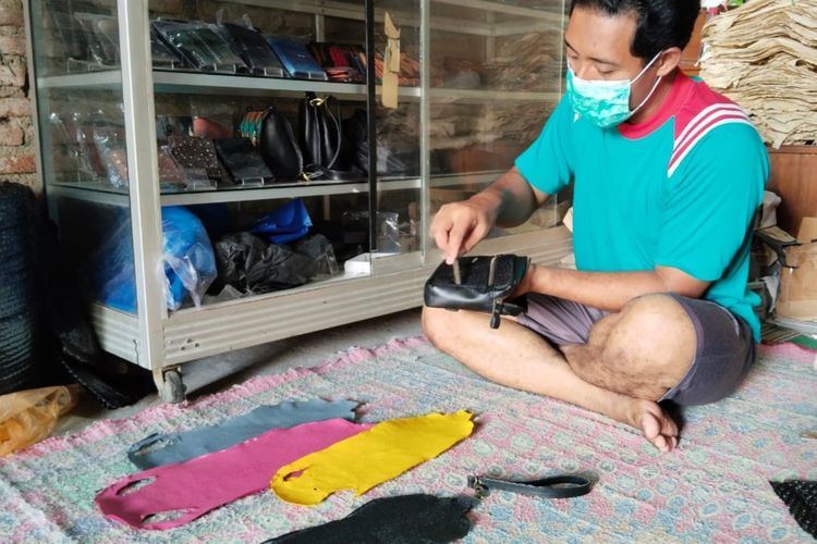 Ardiyansyah, pemilik usaha ?Arma Leather and Craft