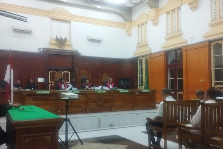 Empat Terdakwa Korupsi Jual Beli Aluminium Dituntut 8 Sampai 16,5 Tahun Penjara