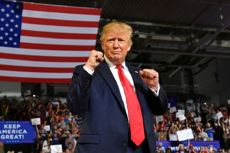 Presiden Amerika Serikat Donald Trump berpidato di acara kampanye akbar Pilpres 2020 di Greenville, Carolina Utara, Rabu malam (17/7/2019).
