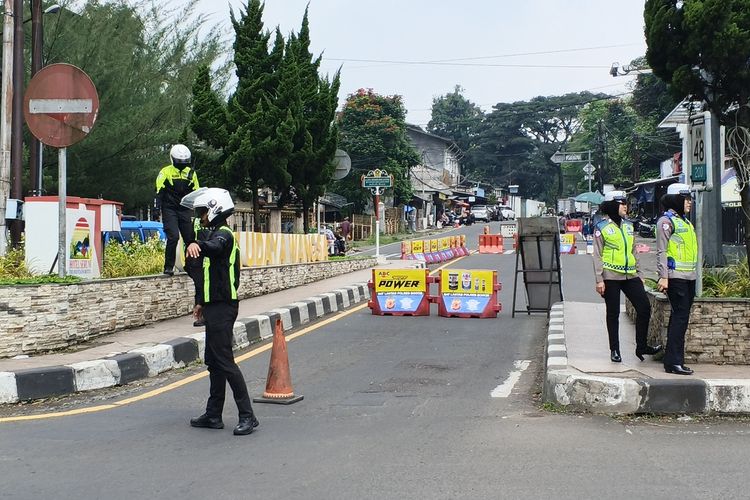Volume Kendaraan Wisatawan ke Puncak Bogor Menurun, One Way Diberlakukan Situasional