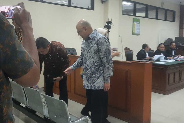 Irwan Mussry, suami Maia Estianty datang sebagai saksi di sidang korupsi mantan Kepala Bea Cukai DIY di Pengadilan Tipikor Surabaya, Selasa(4/6/2024).
