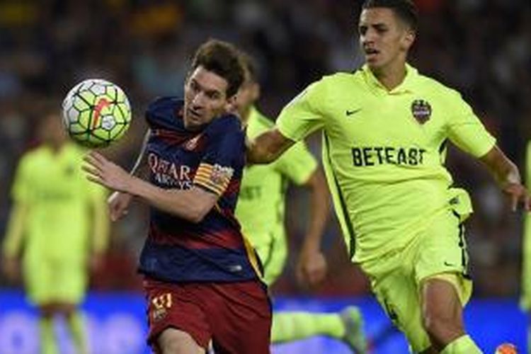 Lionel Messi sempat gagal penalti saat Barcelona menang atas Levante, Minggu (20/9/2015). 