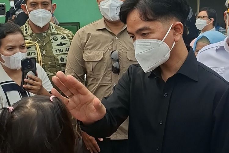 Kunjungi SD Dekat Lokasi Karhutla di Palangka Raya, Wapres Gibran Disambut Meriah Ibu-ibu