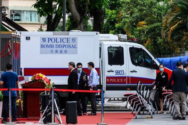 Pembukaan kantor keamanan baru di Hong Kong dijaga ketat, termasuk dengan pengerahan unit penjinak bom. Kantor ini resmi dibuka pada Rabu (8/7/2020).