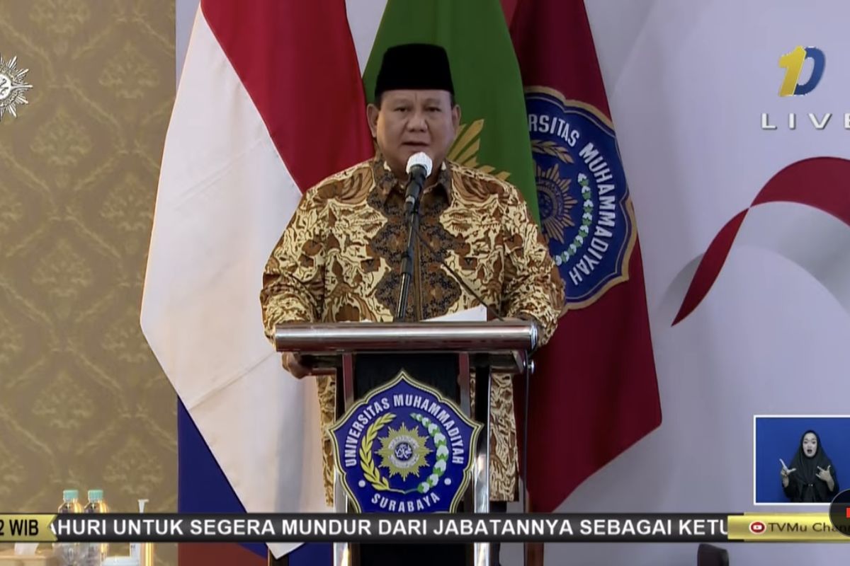 Capres nomor urut 2 Prabowo Subianto dalam dialog terbuka yang diselenggarakan PP Muhammadiyah di Universitas Muhammadiyah Surabaya, Jawa Timur, Jumat (24/11/2023).