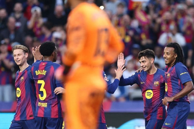 Momen selebrasi Pedri dalam pertandingan sepak bola Liga Spanyol antara FC Barcelona vs Girona FC di Estadi Olimpic Lluis Companys di Barcelona pada 18 Oktober 2025. (Foto oleh Josep LAGO / AFP)