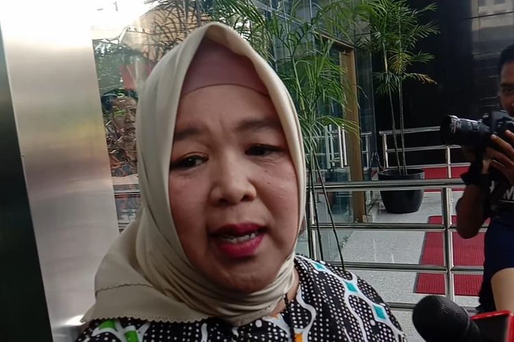 Ketua KPU Sumatera Selatan Kelly Mariana usai diperiksa penyidik KPK, Rabu (29/1/2020).