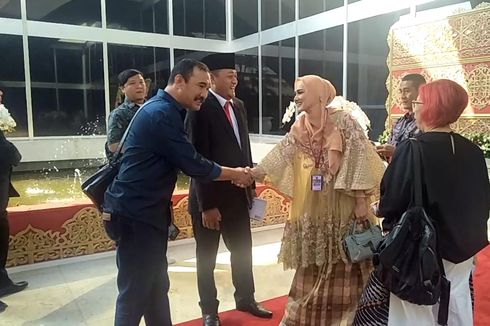 Hadir dalam Pelantikan Anggota DPR, Mulan Jameela Kenakan Baju Bodo