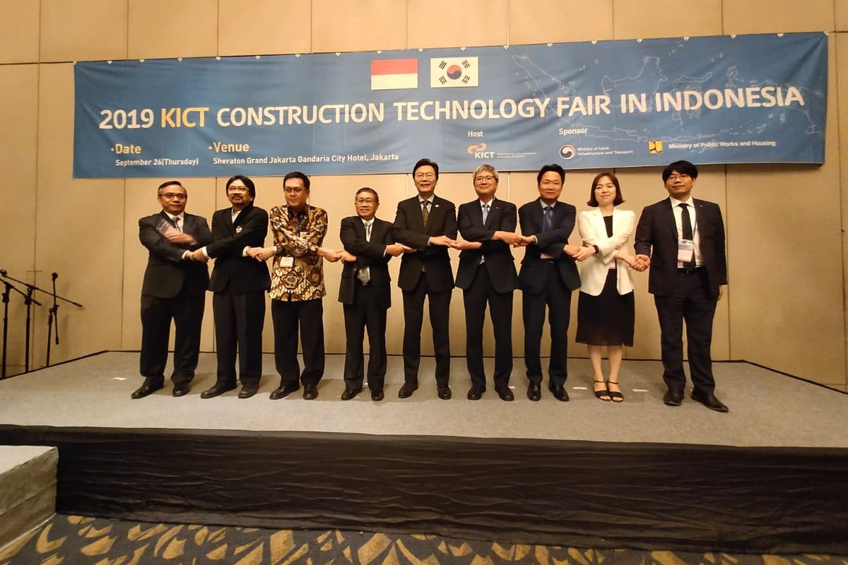 Dirjen Bina Konstruksi Kementerian PUPR Syarif Burhanuddin saat membuka secara resmi Korea Institute of Construction Technology (KICT) Construction and Technology Fair 2019 di Jakarta, Kamis (26/9/2019).