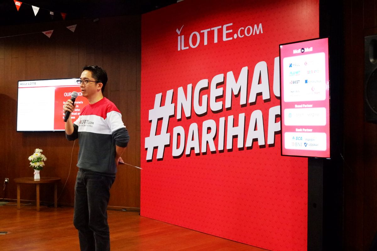 Ardi Sudarto selaku Chief Marketing Officer iLOTTE.com memberikan presentasi singkat mengenai iLOTTE.com
