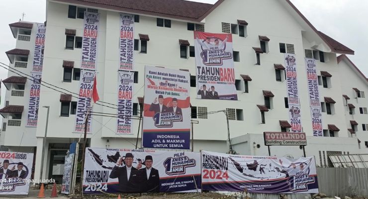 Spanduk Tahun Baru 2024 Bergambar Amin di Kampung Susun Akuarium Akhirnya Diturunkan Warga