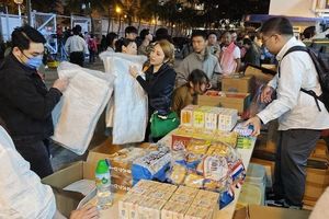 Warga Hong Kong Gotong Royong Bantu Korban Kebakaran Apartemen, Rela Lembur