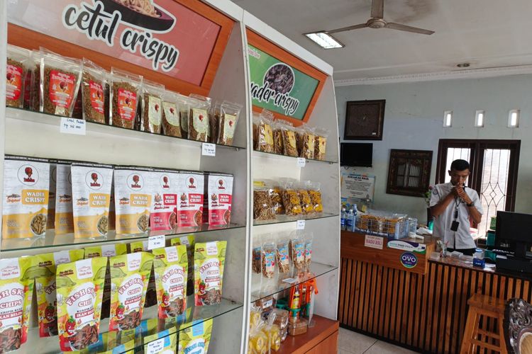 Profil Iwak-Koe, Sentra Oleh-oleh Rawa Pening yang Andalkan Janda dan Difabel Jadi Pekerja
