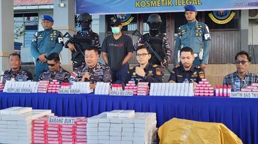 TNI AL Sita 1.832 Item Kosmetik Ilegal dari Malaysia, Disamarkan dalam Sembako