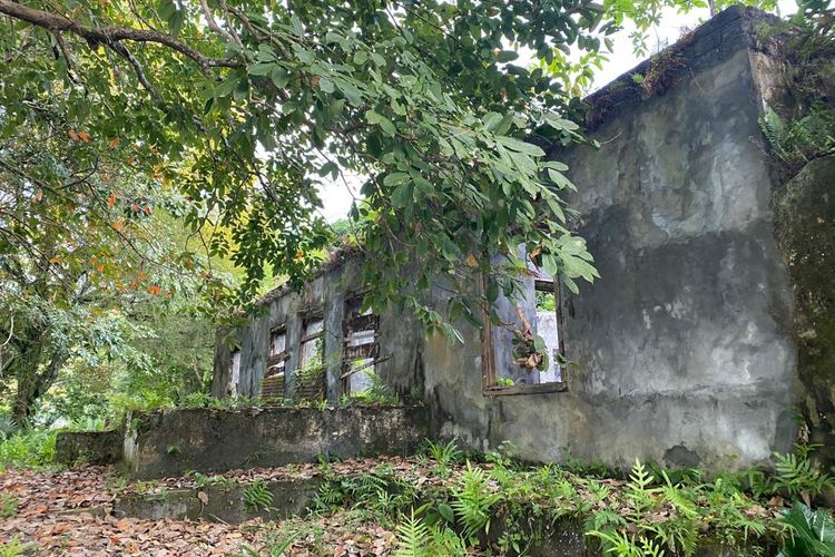 Sisa bangunan rumah Pongky Van Der Broeke di Banda Besar. 