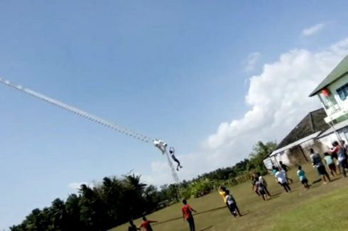 Detik-detik Remaja Ikut Terbang Terbawa Layangan, Jatuh Setinggi 3 Meter Setelah Talinya Putus