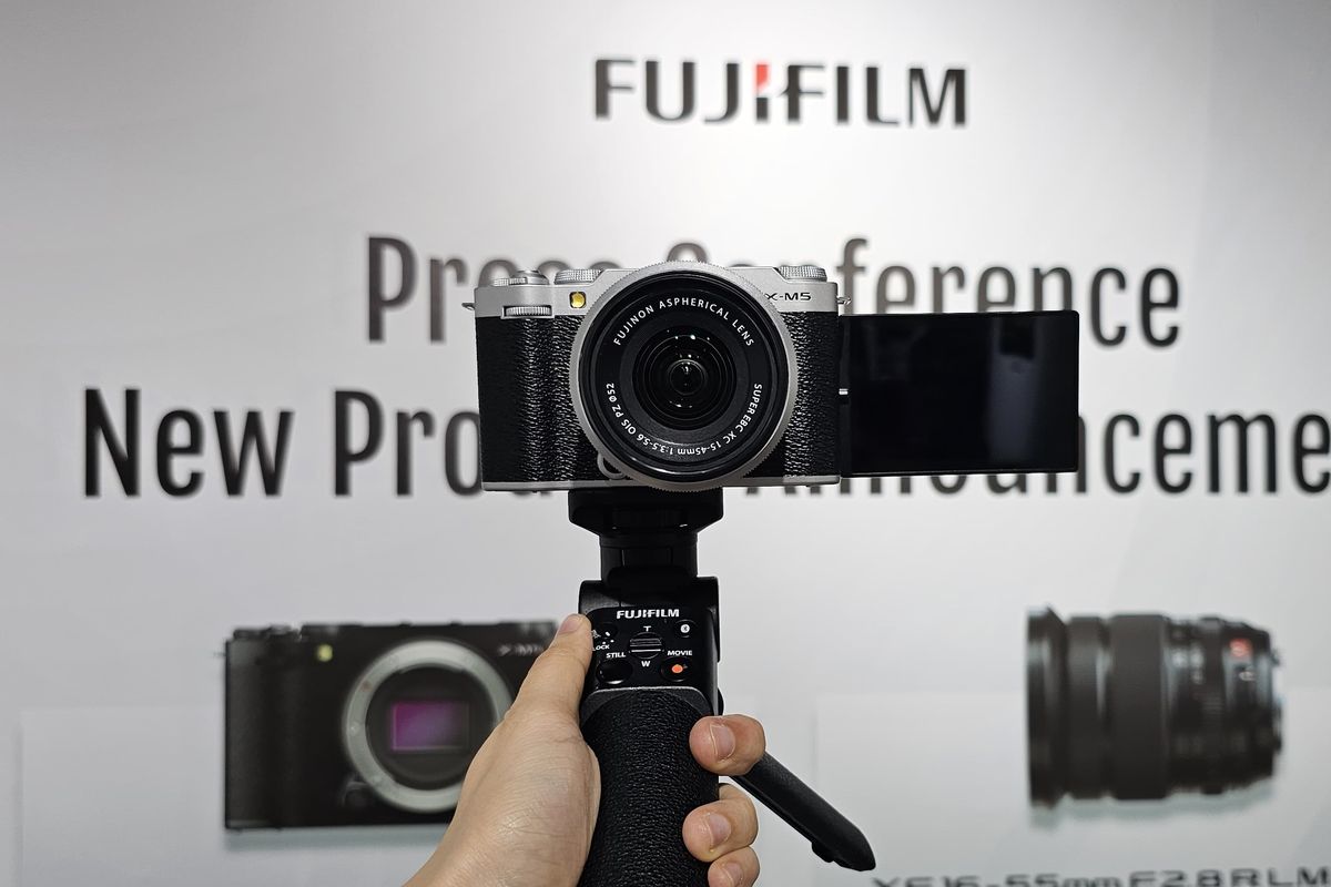 Fujifilm resmi memperkenalkan Fujifilm X-M5 terbaru di Indonesia pada Kamis (17/10/2024). Kamera paling ringan dan ringkas dari keluarga X-series yang dikhususkan untuk konten kreator