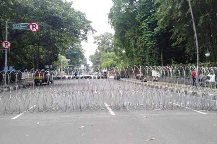 An example of the security safeguards set up at the Bogor Presidential Palace, this time for the visit of Japanese Prime Minister Suga Yoshihide on Tuesday (20/10/2020)