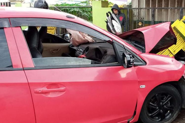 Mobil honda biro yang mengalami kecelakaan beruntun di Desa Tanggul Wetan Kecamatan Tanggul Kabupaten Jember Minggu (18/7/2021)