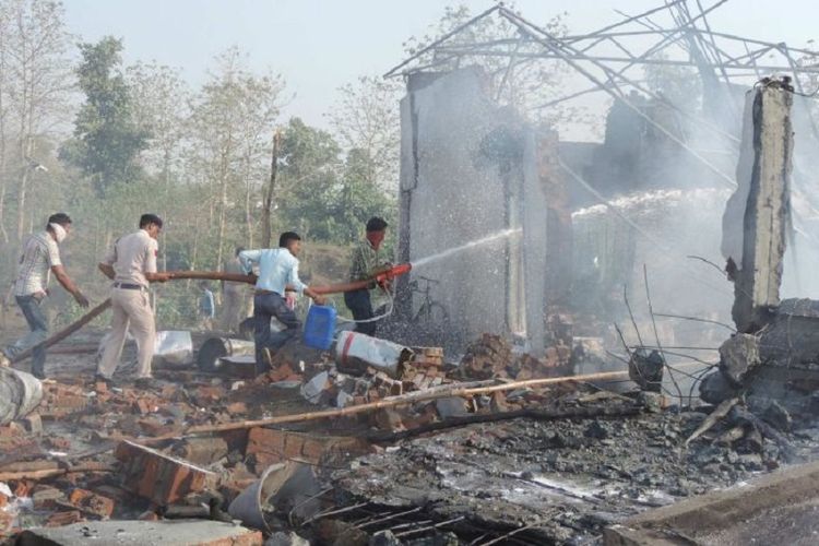 Kebakaran di pabrik kembang api di India menewaskan 25 orang dan mencederai lima orang lainnya.