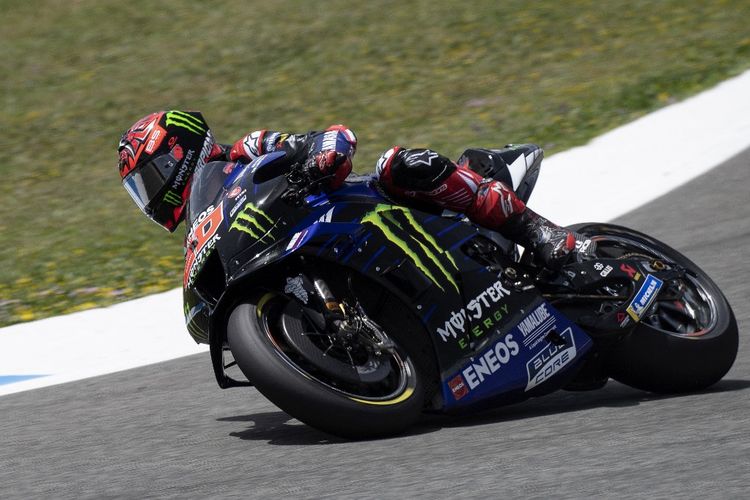 Pebalap Monster Energy Yamaha Fabio Quartararo saat menjalani sesi latihan bebas kedua (FP2) MotoGP Spanyol di Sirkuit Jerez, Jumat (29/4/2022). 
