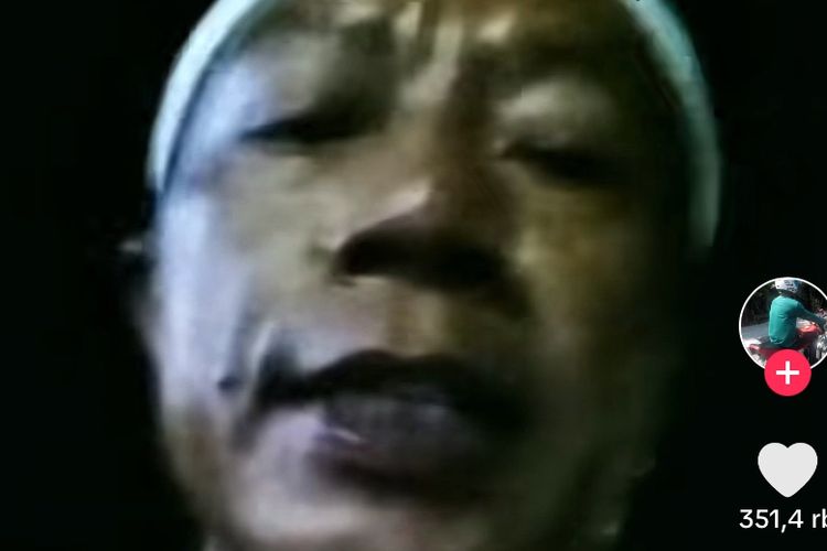 Pelaku saat merekam diri sendiri setelah membakar rumahnya, Kamis (29/8/2024). Ia membakar rumah karena menduga sang istri selingkuh.