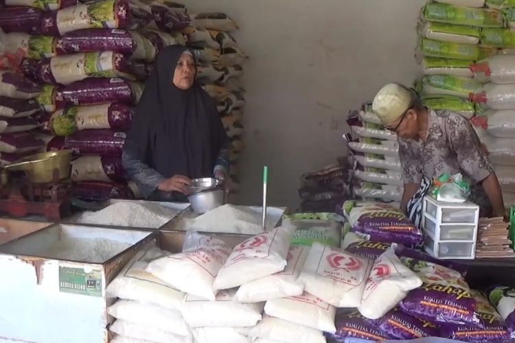 Di Kebumen Jawa Tengah harga beras telah mencapai Rp 16.000 per kilogram dan belum ada tanda-tanda akan adanya penuruan harga. 
