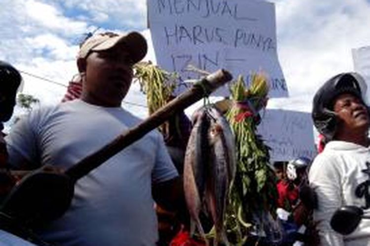 Jualan sayur dan ikan tak laku, pedagang Pasar Induk Nunukan demo pembiaran pasar liar oleh pemerinah daerah.