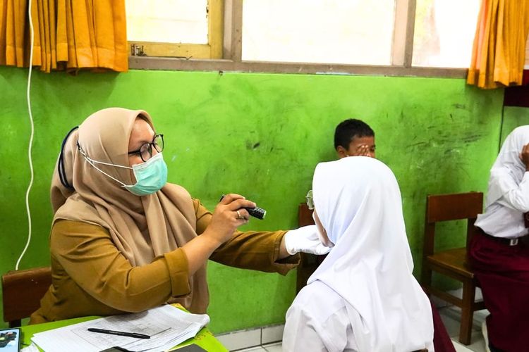 Yayasan GNI dan Puskesmas Kelapa Gading, Jakarta, menggelar layanan cek kesehatan gratis bagi siswa SDN Kelapa Gading Barat 01 Pagi, Jakarta Utara.