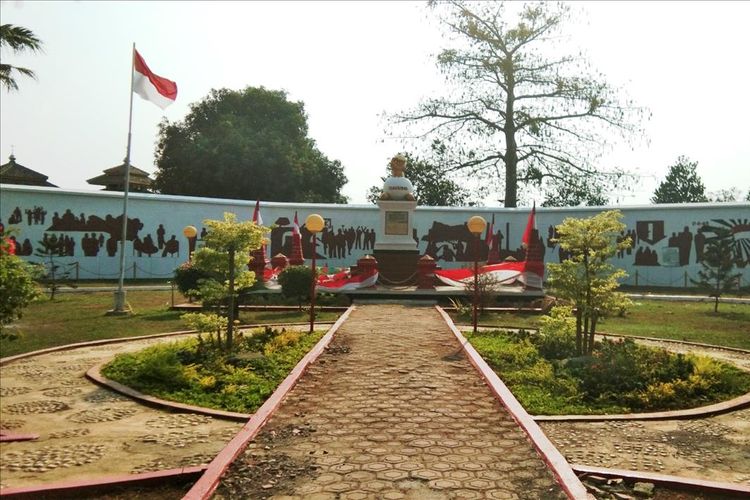 Monumen Kebulatan Tekad di Rengasdengklok, Karawang.