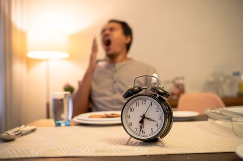 Imsak atau Azan Subuh, Kapan Makan Sahur Harus Berhenti?