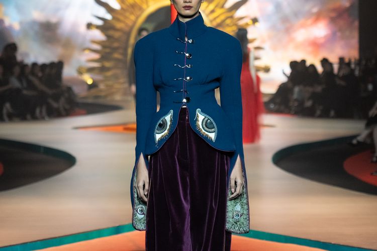 Koleksi Adrian Gan dalam pagelaran busana 40th Year Adrian Gan Couture Fashion Presentation di Hotel Mulia Senayan, Jakarta Pusat, Selasa (2/12/2025).