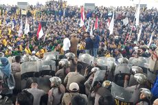 Demo, Ribuan Mahasiswa Geruduk Kantor Gubernur Kalsel
