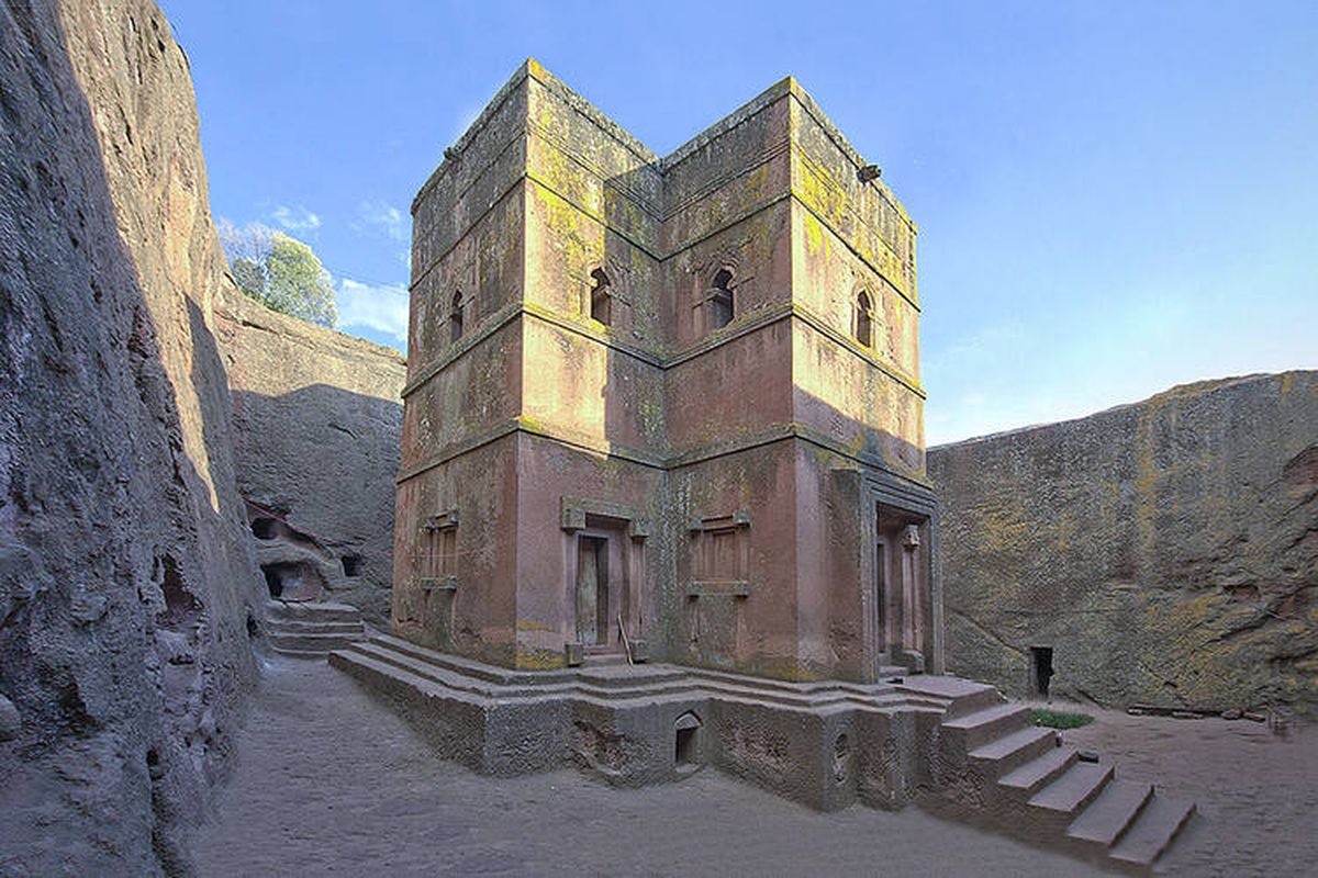 Gereja Lalibela Rock-Hewn adalah situs suci Kekristenan Ethiopia dan telah dimasukkan dalam Daftar Warisan Dunia UNESCO pada tahun 1978.