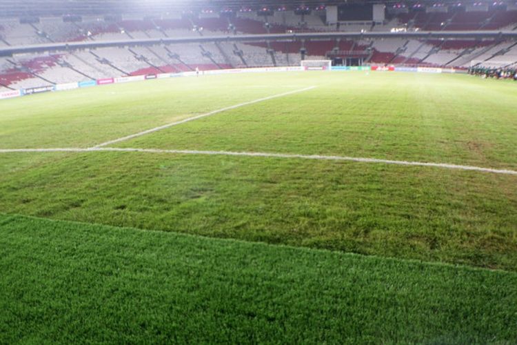 Kondisi lapangan Stadion Utama Gelora Bung Karno (SUGBK) pada Senin (12/11/2018) jelang laga Piala AFF 2018 kontra Timor Leste.
