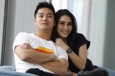 Di Sydney Ayu Ting Ting Pegang Erat Tangan Boy William