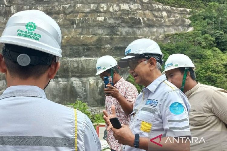 Peninjauan progres PLTA Batang Toru kepada sejumlah awak media di lokasi, di Kota Sipirok, Kamis (24/42025).