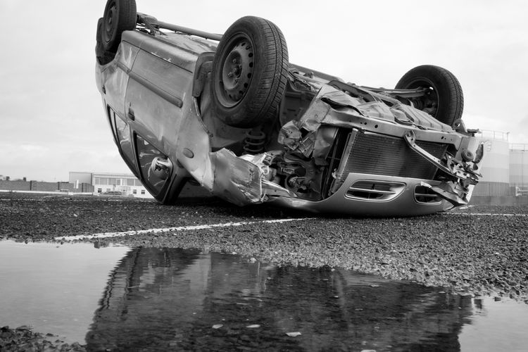 Ilustrasi kecelakaan. Kecelakaan di Magelang, mobil Brio hantam tembok hingga terguling, Minggu (30/6/2024).