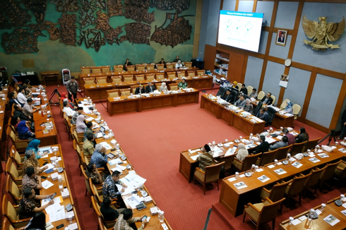 Komisi X Rapat Kerja dengan Anies Baswedan Bahas Revitalisasi TIM