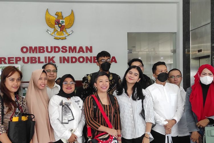 Tim advokat SDN Pocin 1 saat menyambangi Ombudsman untuk memenuhi undangan pada Rabu (8/2/2023) 