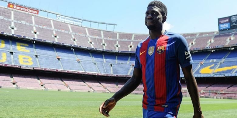 Samuel Umtiti diperkenalkan sebagai pemain baru Barcelona, Jumat (15/7/2016).