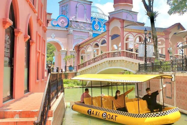 Little Venice, salah satu destinasi wisata di Jawa Barat yang menampilkan miniatur Kota Venesia, Italia