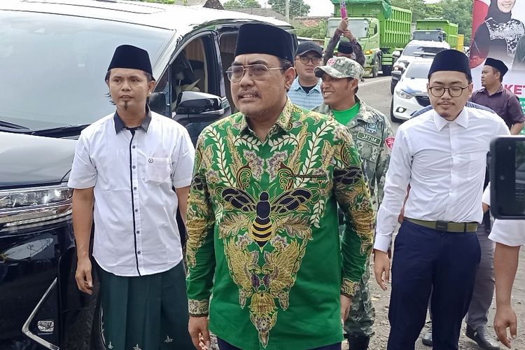 Jazilul Fawaid saat meresmikan posko Pemenangan Amin di Kabupaten Probolinggo, Jawa Timur, Sabtu (25/11/2023). 